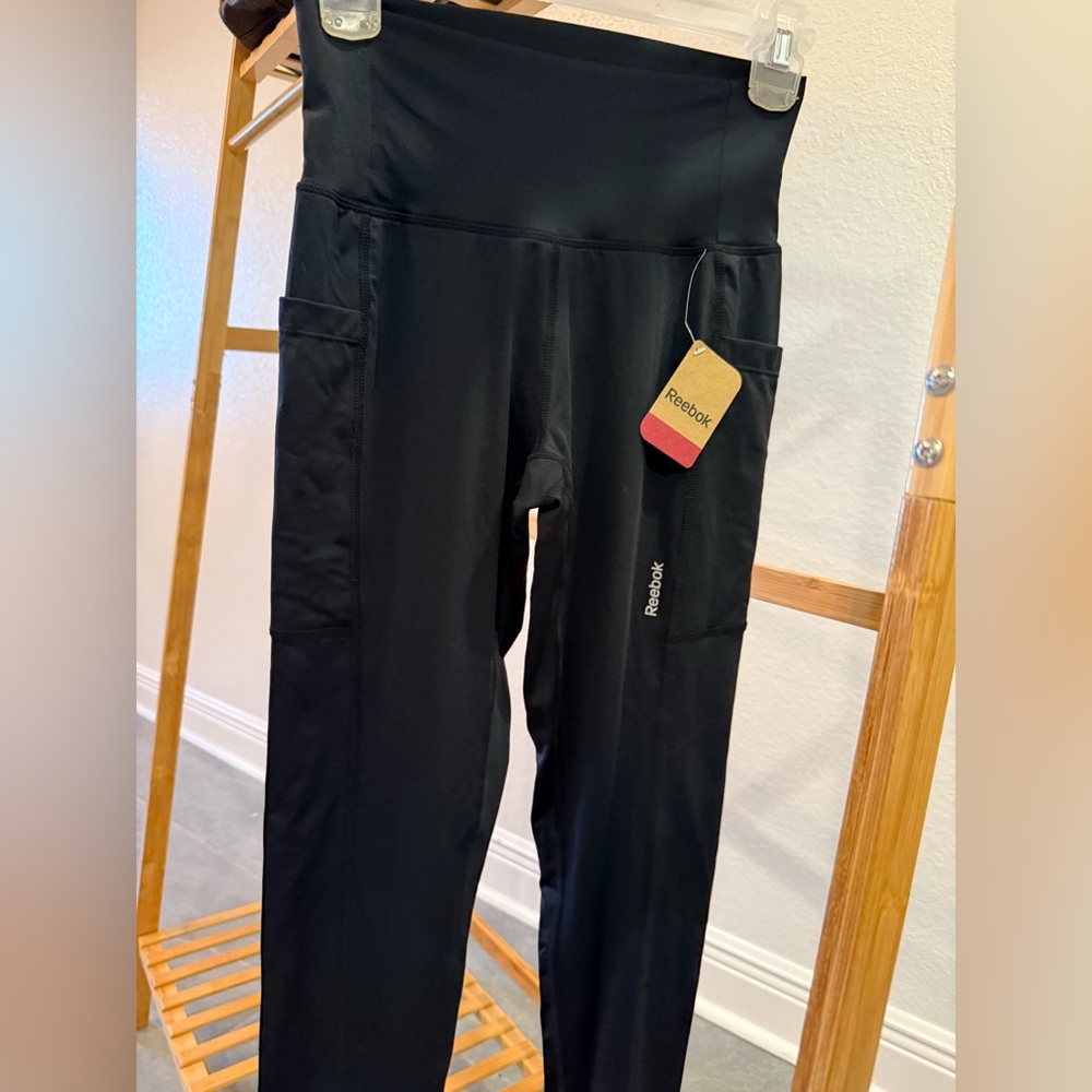 *NWT* Reebok Women's Black Athletic Leggings, size S